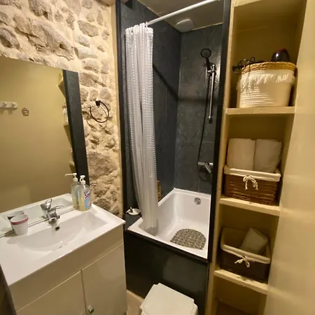 Holiday home Maison De Village Atypique Saint-Genies-de-Fontedit