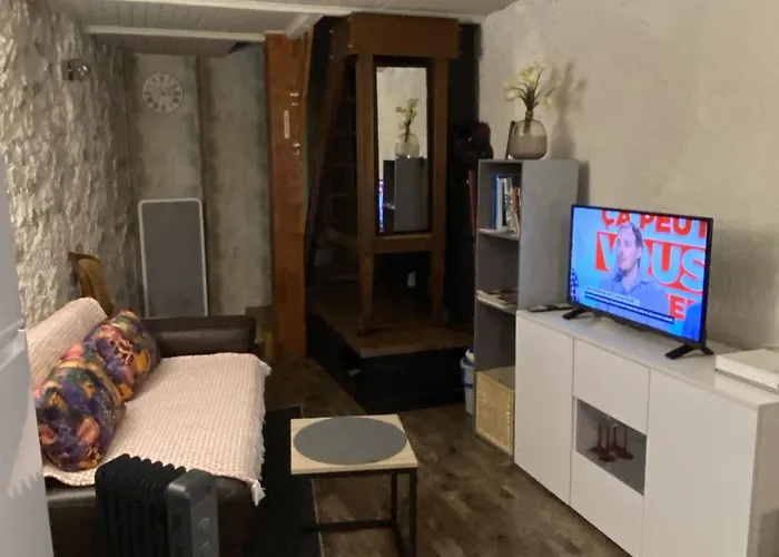 Сasa de vacaciones Maison De Village Atypique Saint-Genies-de-Fontedit